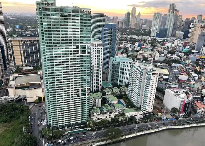 Vibrant 1br Acqua Livingstone With Netflix, Pool & Gym Manila