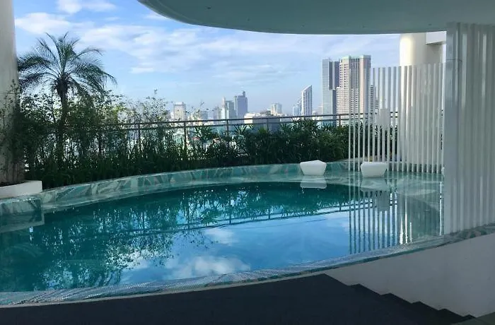 Vibrant 1br Acqua Livingstone With Netflix, Pool & Gym Manila