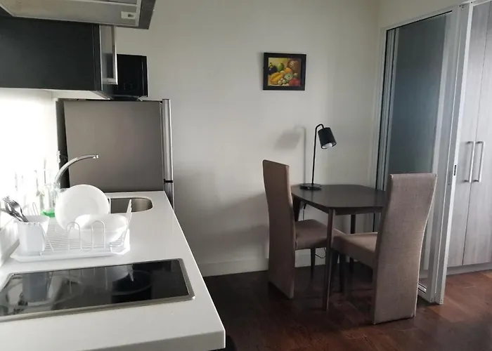 Vibrant 1br Acqua Livingstone With Netflix, Pool & Gym Apartment Manila